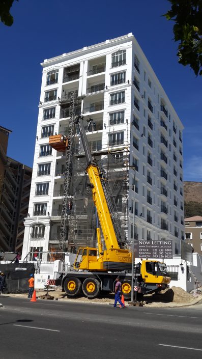 Overview of the building during construction